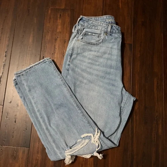 American Eagle Outfitters Light Wash Straight Leg Jeans - Picture 1 of 5